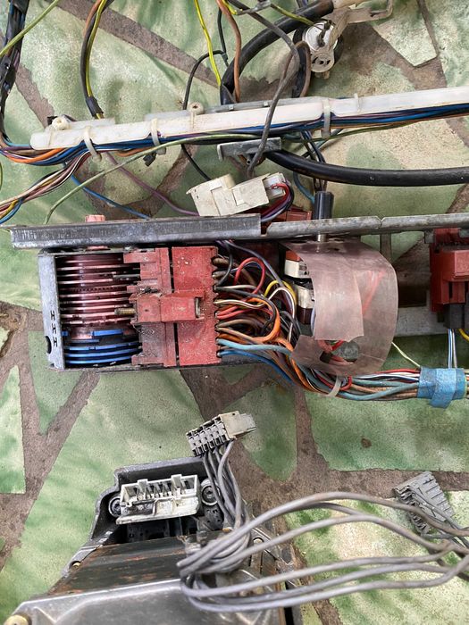 Двигун та інші з\ч до  пральної машини Siemens
