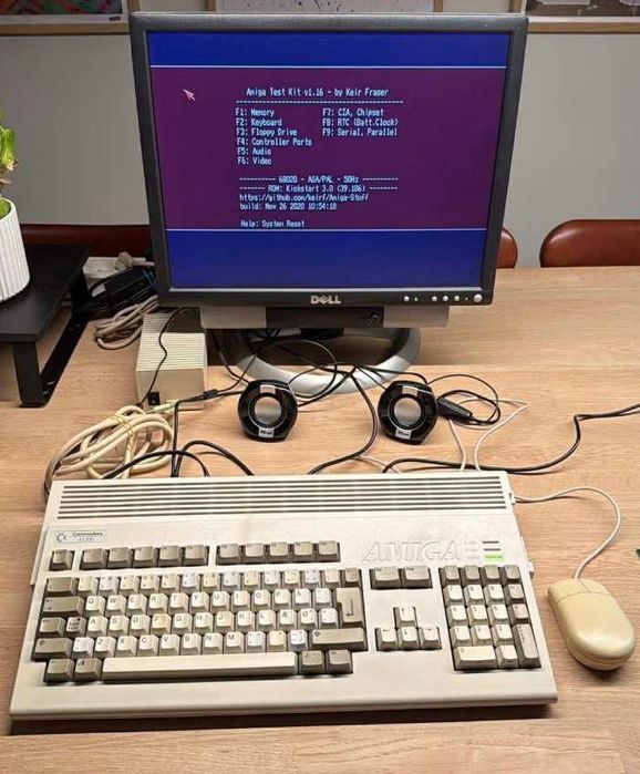 Commodore Amiga 1200 original vitage ps rare