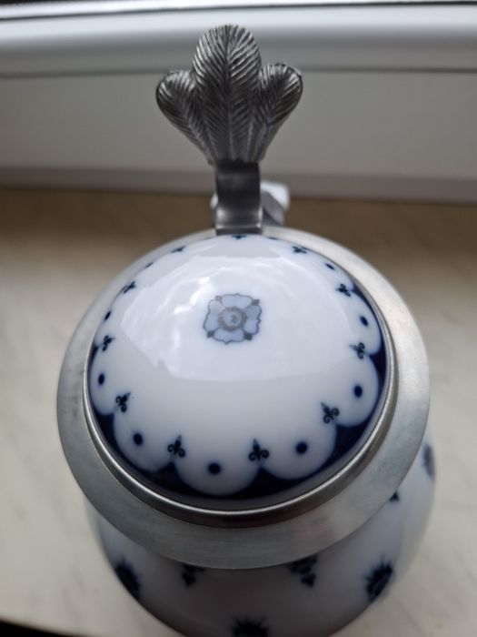 Sygnowany porcelanowy kufel do piwa