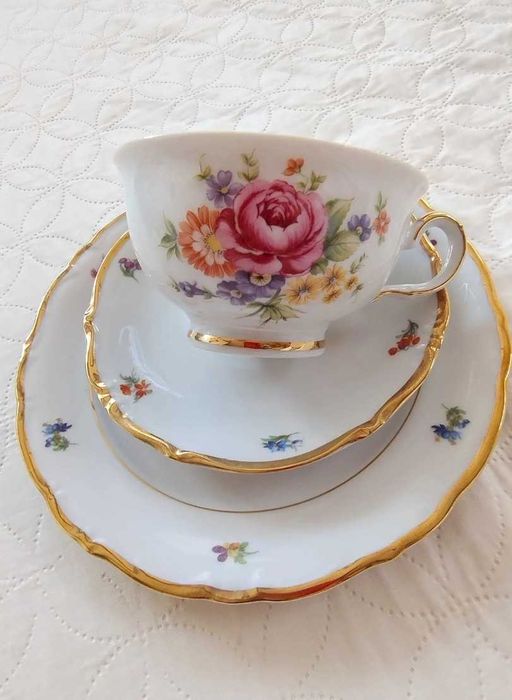 Piękna filiżanka kolekcjonerska