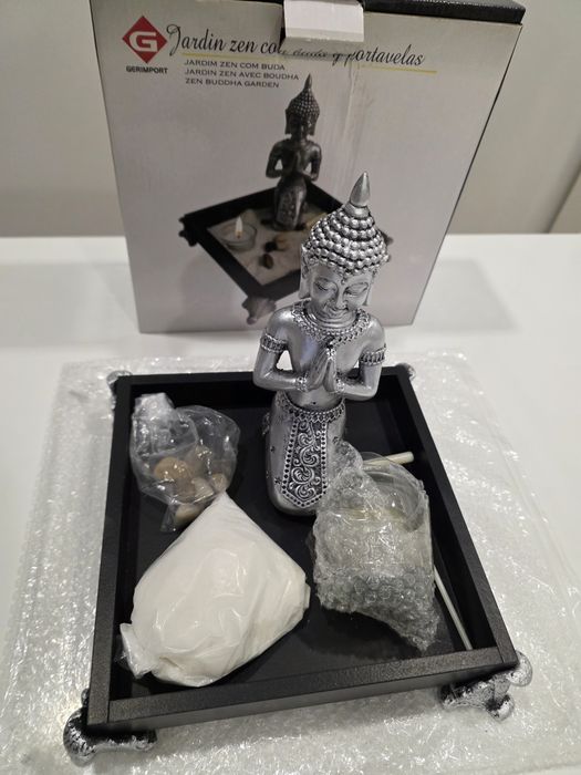 Conjunto jardim zen com buda
