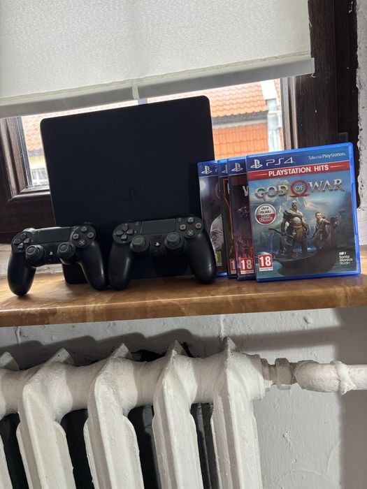 Konsola Playstation 4 slim 500Gb + 2 pady + 4 gry  OKAZJA!!!
