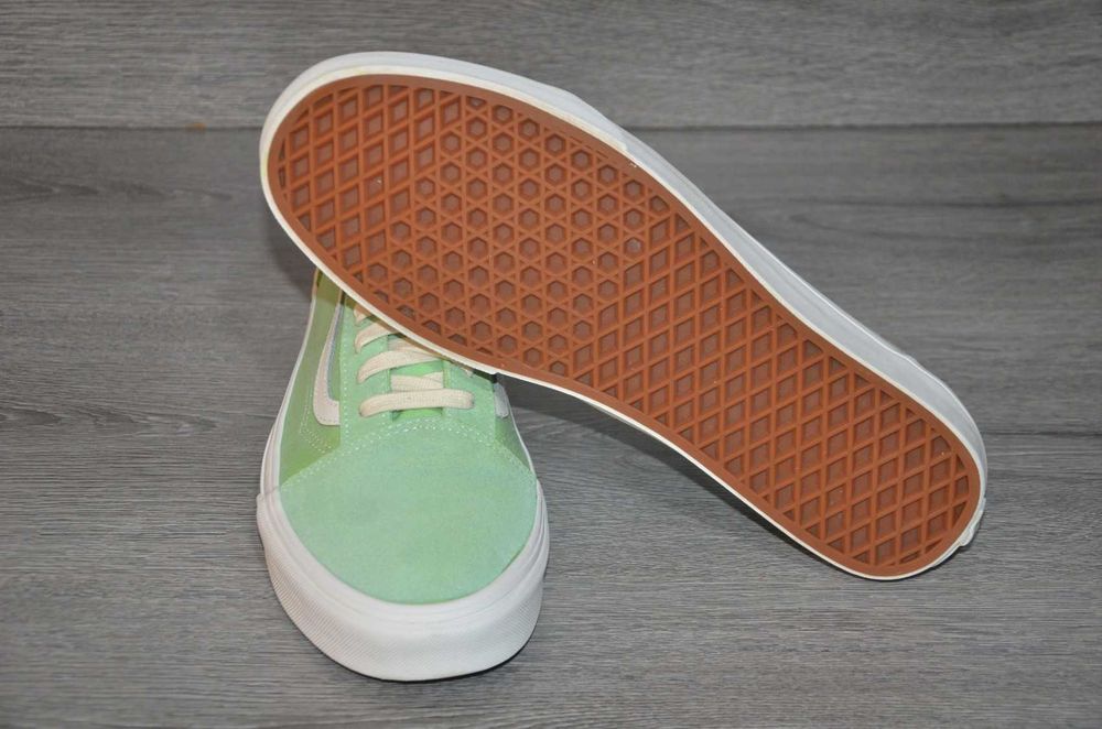 Продам кросівки замша Фірма VANS.