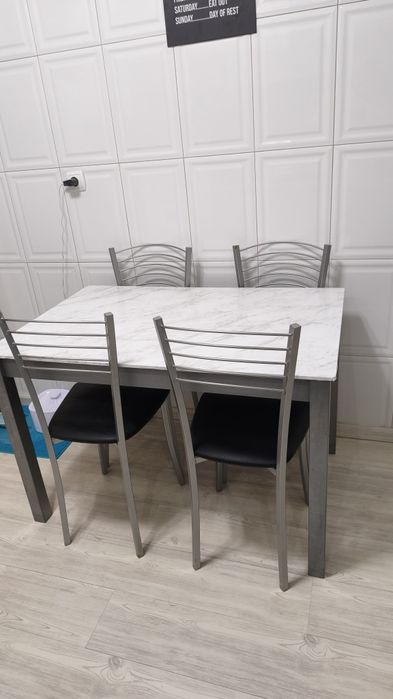 Mesa de cozinha - Tampo em pedra