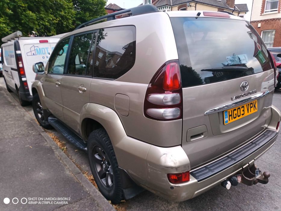 Toyota land cruiser 120