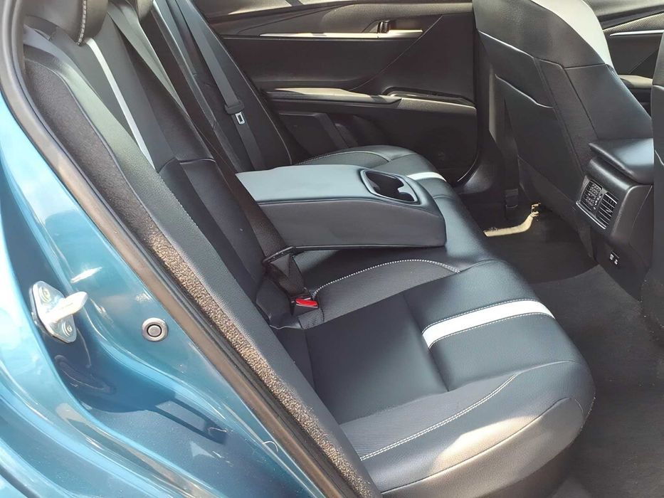 Toyota Camry      2025
