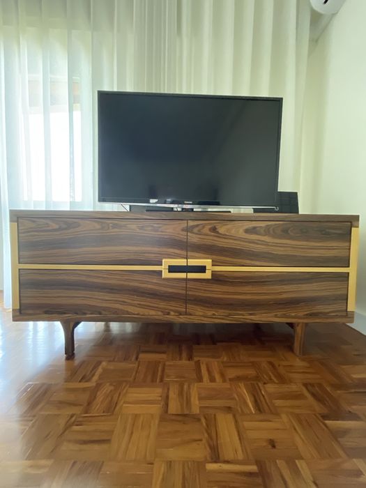 Sideboard em madeira de duas cores, exclente qualidade