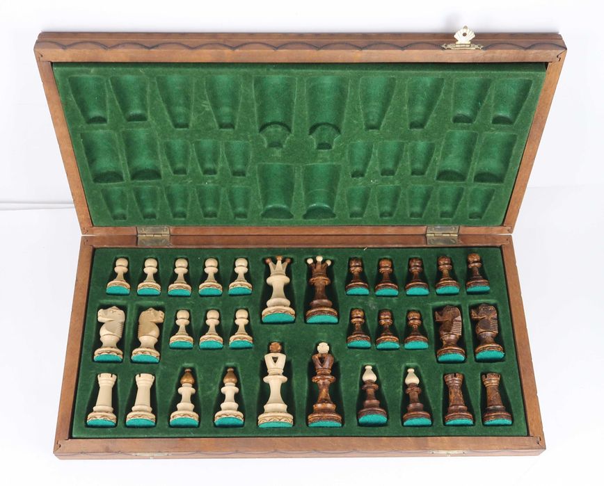 Jogo de xadrez artesanal em madeira - 41 cm