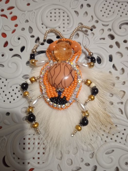 Продам броши ручной работы из бисера