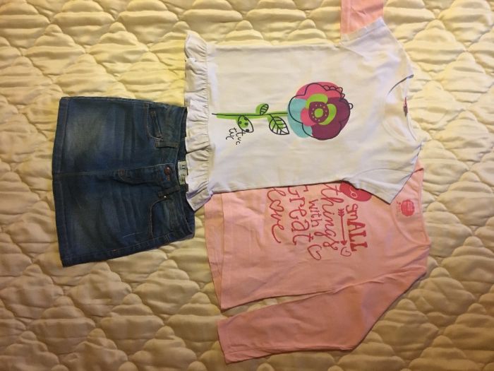 Conjunto saia, camisola e t-shirt