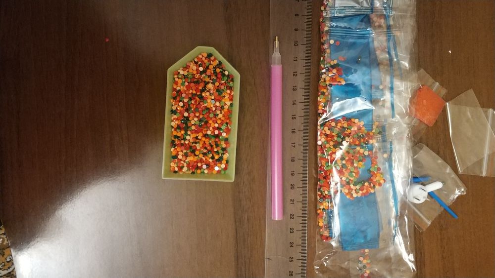 Алмазная мозаика и кисточка для рисования