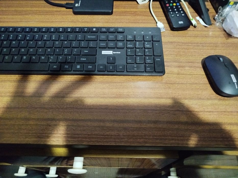 Vendo Tv de led Hisense praticamente nova  mais computador compacto