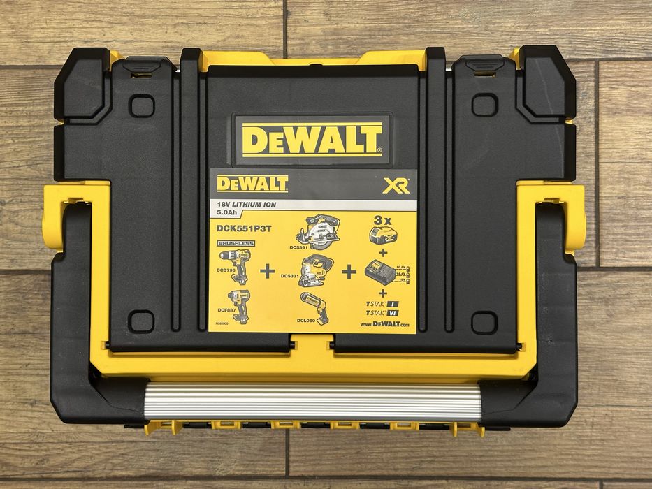 Walizka transportowa, skrzynka, skrzynia DeWalt z przegródkami