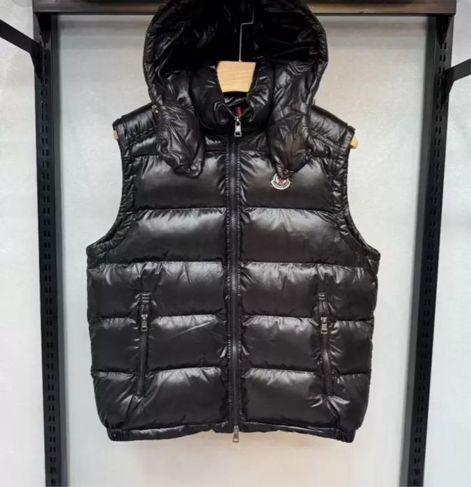 Жилетка Moncler глянцева чорна