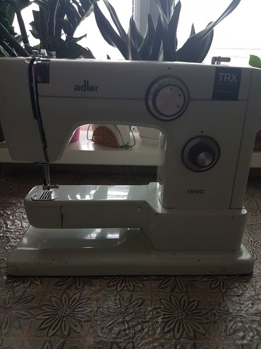 Швейная машина adler