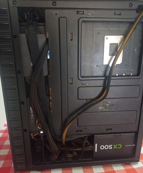 PC GAMING I3 10105F + MESA E ACESSÓRIOS