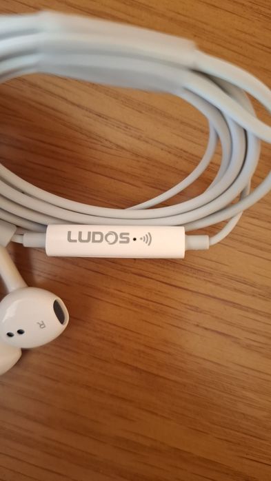 Phones ludos com fio novos