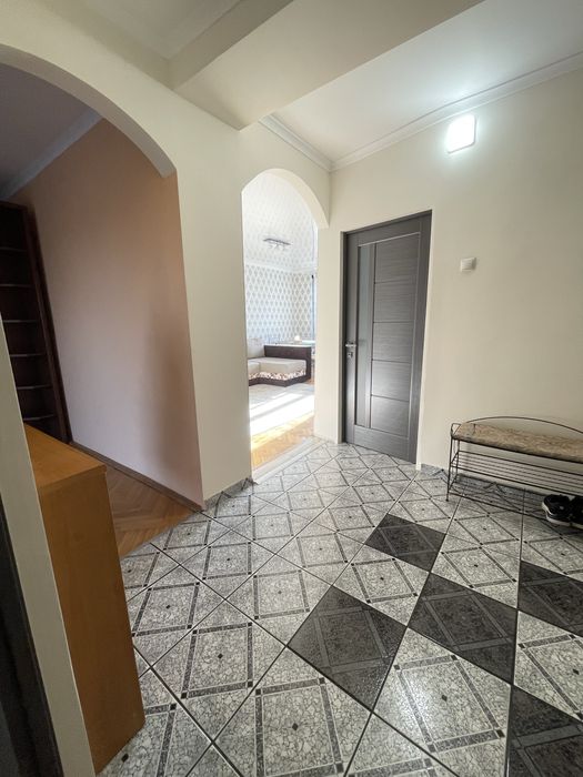 4-кімнатна квартира в центрі міста Виноградів. Третій поверх. 82 кв.м