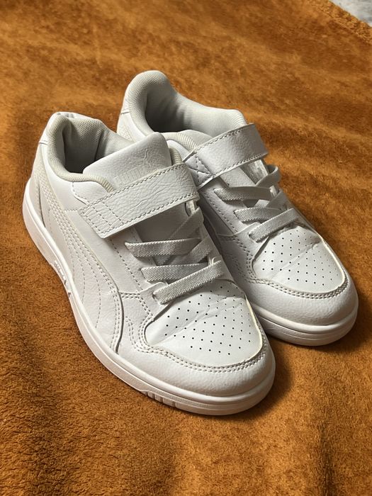 Білі кросівки puma