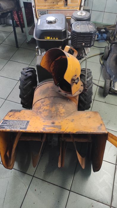 Снегоуборщік. Снегоуборочна.