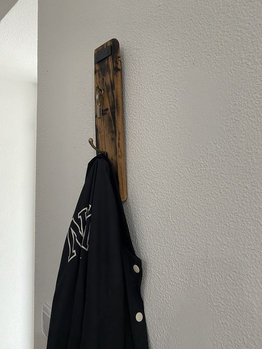 Suporte/cabide de parede artesanal em madeira