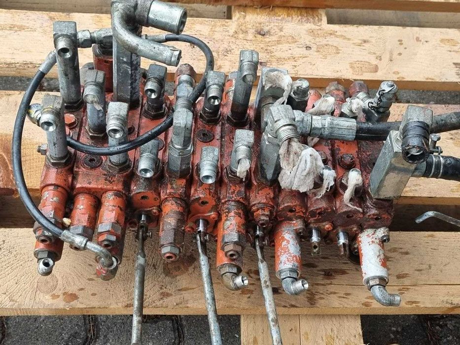 oryginalny, używany rozdzielacz hydrauliczny Kubota RB519--61152