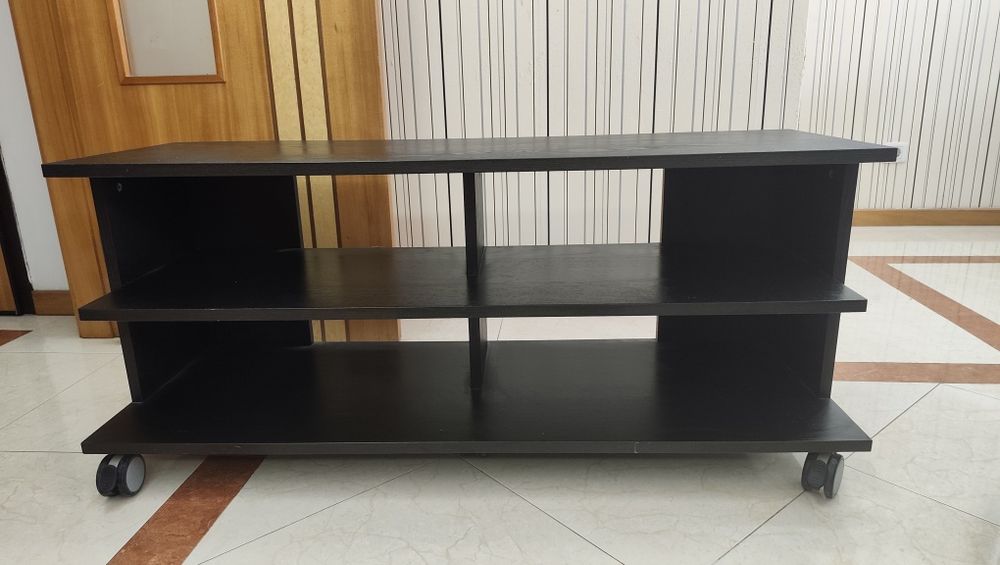 Móvel TV IKEA Lack com rodas