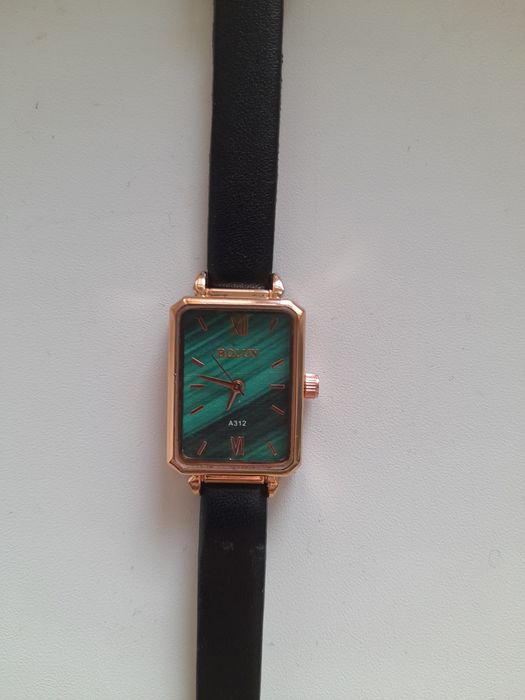 Жіночий наручний годинник