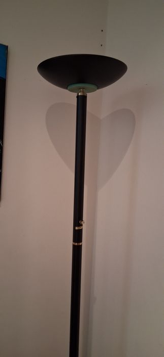 Candeeiro de pé, preto