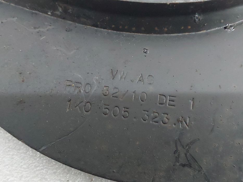 Braço de suspensão trás direito VOLKSWAGEN Scirocco (137, 138)