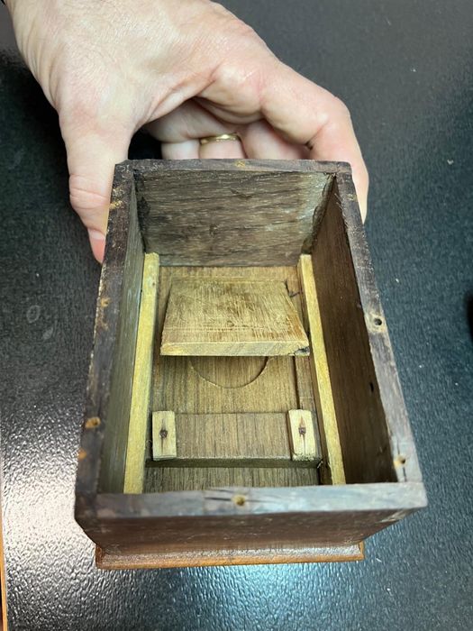Vintage caixa madeira mealheiro/esmoleiro