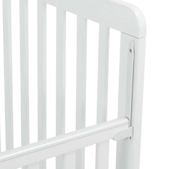 NOVO Berço Bari com Lateral Ajustável  Branco 60cmX120cm (com rodas)