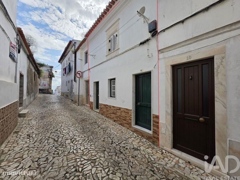Moradia em banda T2 em Estremoz de 88 m2