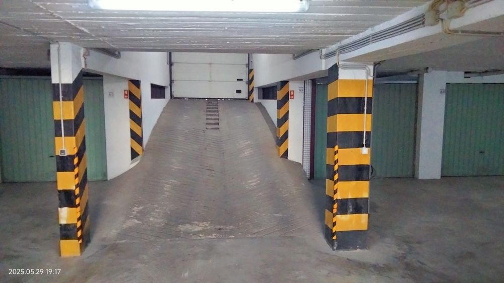 VENDO Garagem Box p 1 carro em condomínio protegido