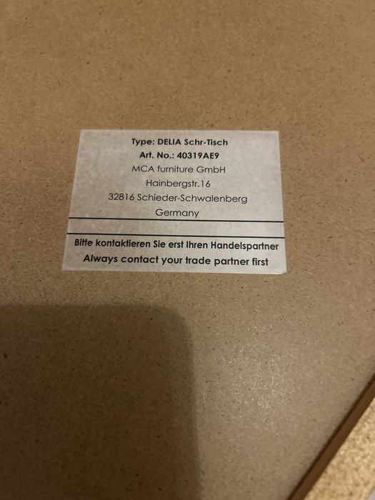 Drewniane biurko z szufladami