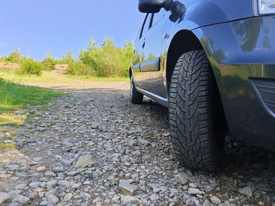 Автомобіль dacia logan