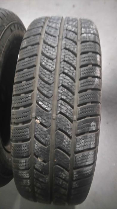 235/65/16C Continental Zima
