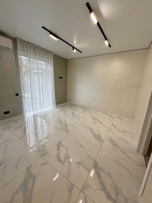 Продам котедж з ремонтом в районі Щасливе!