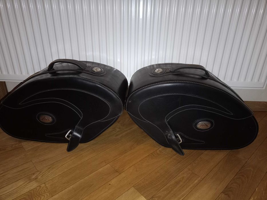 Sakwy boczne wraz ze stelażami