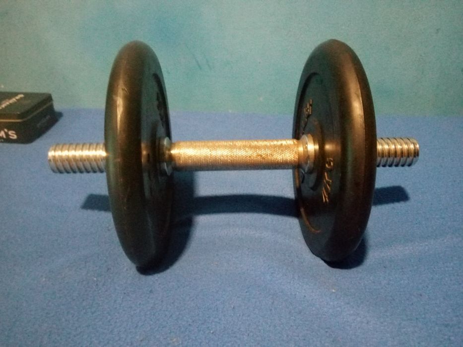 Haltere 1 com 2x 4 kilos + 1 fecho para os pesos  = ( total  8 kilos