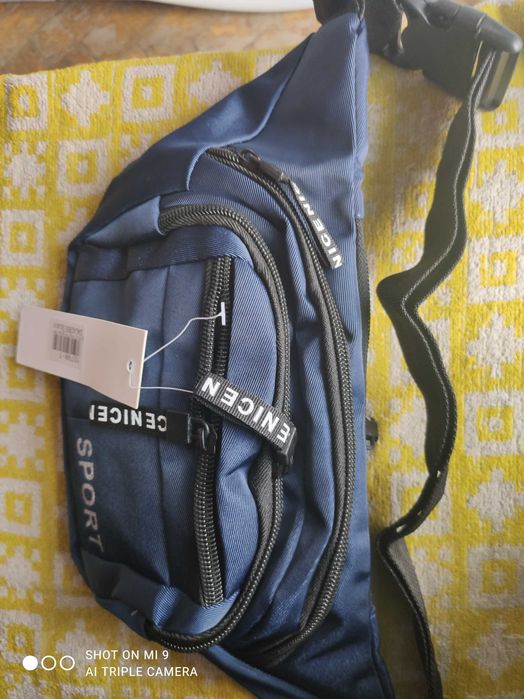 Granatowa pojemna nerka męska