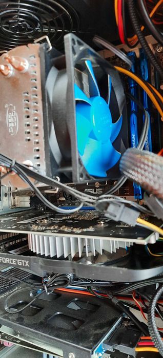 Продам систему охолодження для процесора DeepCool Ice Blade 200M