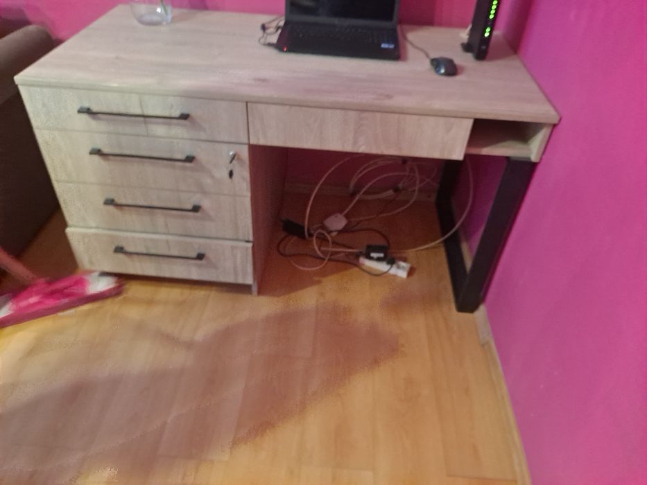 Biurko jak nowe.