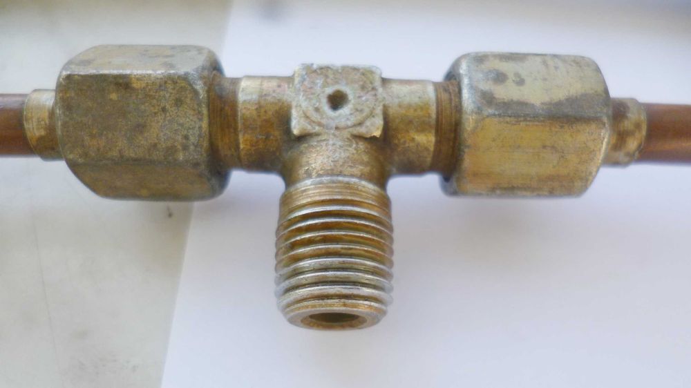 приспособление для зарядки  гидроаккумулятора    с манометром  МТП-1М