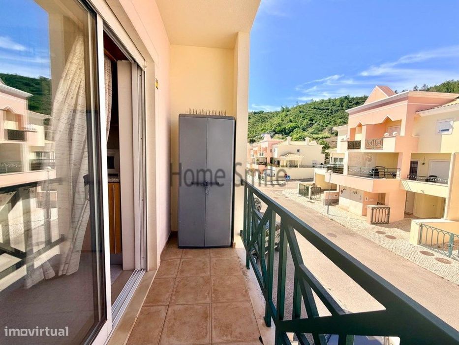 T2 . Condomínio Com Piscina. Vista Mar. Varanda