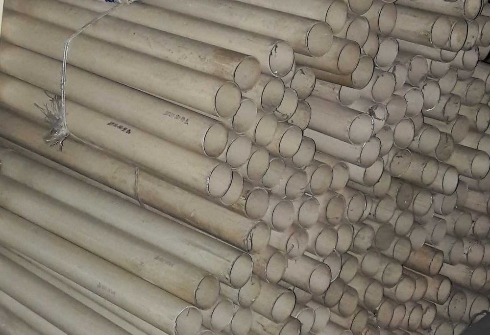 Tubo de plástico em pvc (Novo)