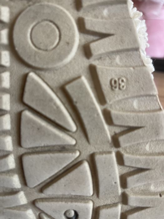 Угі на дівчинку 36 р