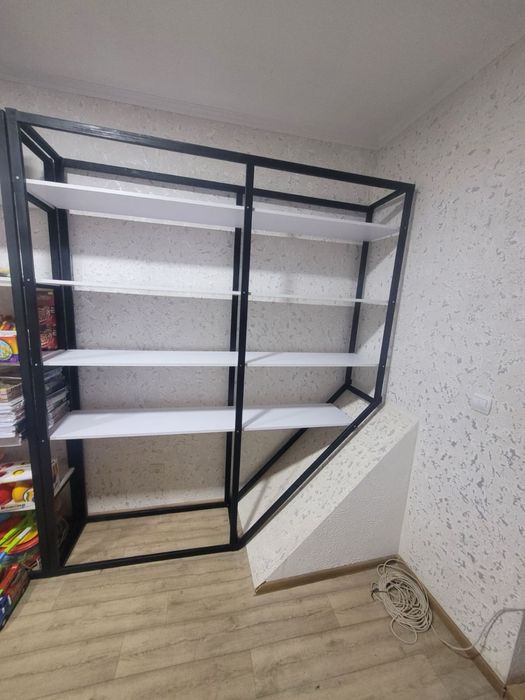 Продаж іграшок ,стелажів ,