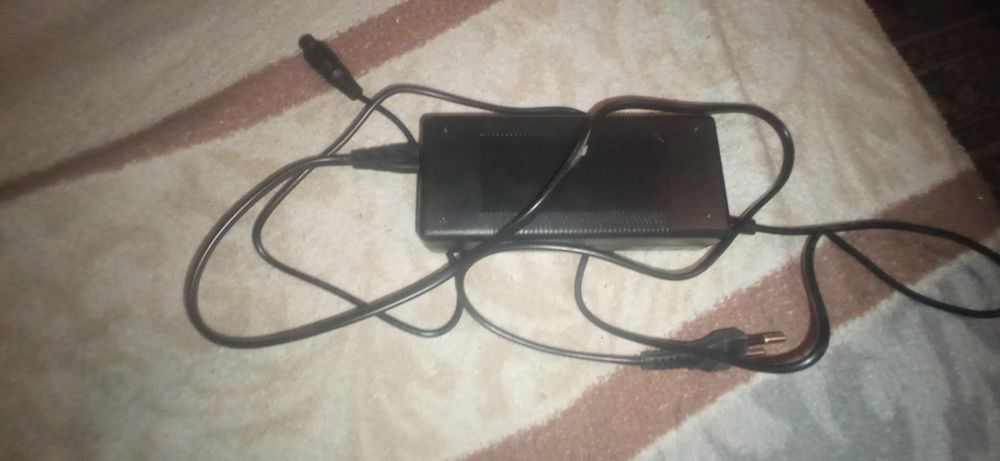 Зарядне до гіроскутера