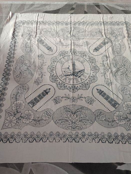 Obrus na stół 154x147 cm